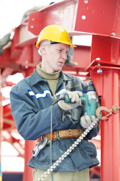 Bauarbeiter bei der Montage von Metallkonstruktionen — Stockfoto