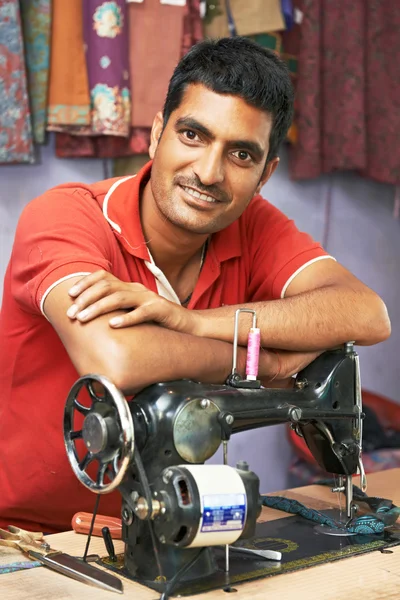 Indiano homem alfaiate retrato — Fotografia de Stock