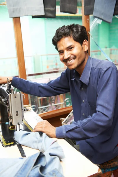 印度男子裁缝肖像 — 图库照片