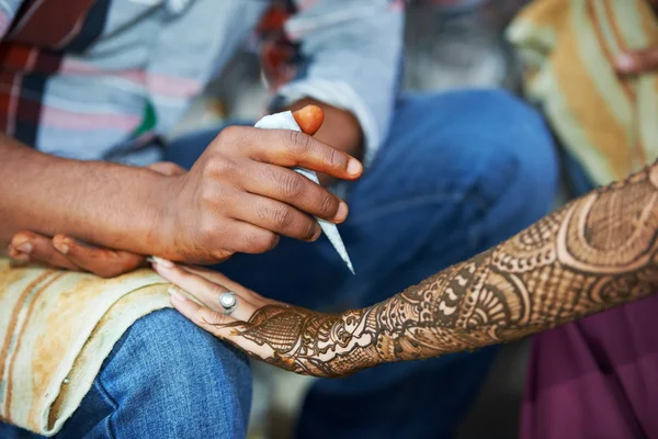 Henna hand dekoration tatoo — Stockfoto