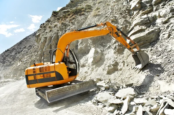 Track-type loader excavator at mountain work — Stock Photo, Image