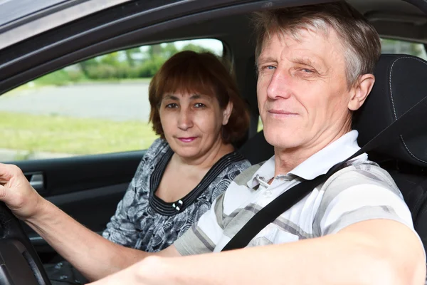 Senior Caucasian male and woman sitting in land vehicle together — Stock Photo, Image