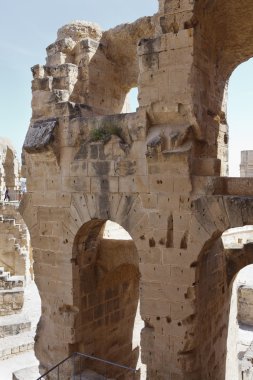 yıkılmış antik duvarlar ve kemerler harabelerini el djem, Tunus, Tunus anfi tiyatro