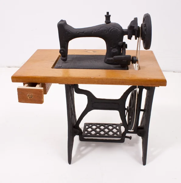 A velha máquina de costura — Fotografia de Stock