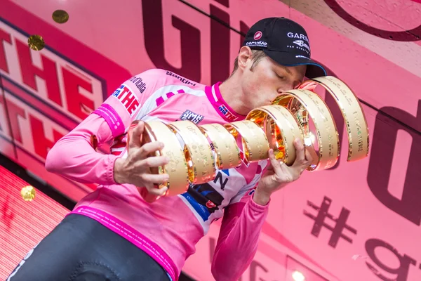MILAN, ITALIE - 27 MAI : Ryder Hesjedal avec Pink Jersey remporte le Giro d'Italia 2012 le 27 mai 2012 à Milano, Italie — Photo