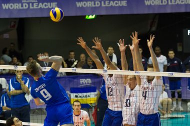 Florence, İtalya - 19 Mayıs: Ivan zaytsev sırasında Dünya Ligi maç mandela forum, Floransa, İtalya, Fransa ve İtalya arasında 19 Mayıs 2012 tarihinde İtalyan oyuncu