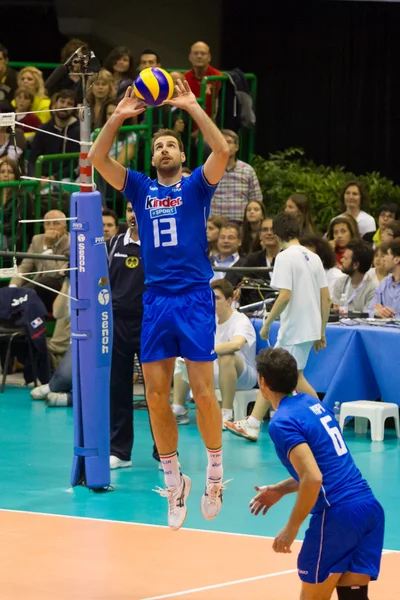 FLORENCE, ITALY - MAY 19: Italian setter Dragan Travica during a World League match between Italy and France at Mandela Forum, Florence, Italy on May 19 2012 — Stock Photo, Image