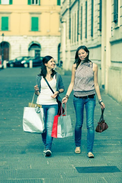 Kilka kobiet z torby na zakupy — Zdjęcie stockowe