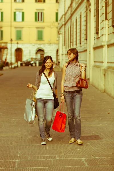 Kilka kobiet z torby na zakupy — Zdjęcie stockowe