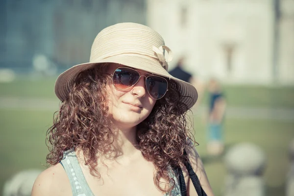 Young Girl in Piazza dei Miracoli — Stock Photo, Image