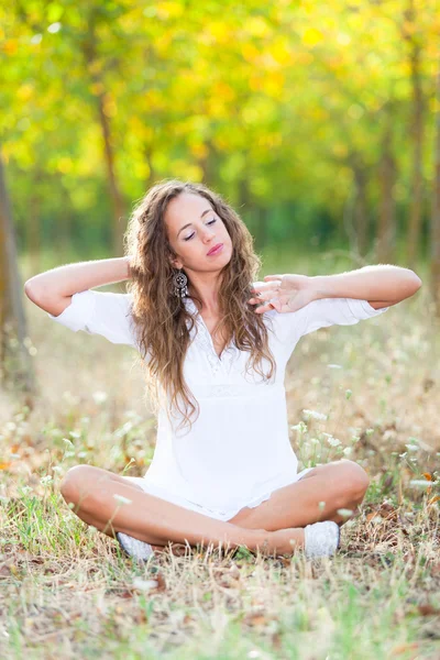 Young Woman in Relax Outside — Stock Photo, Image
