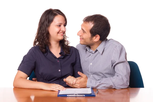 Glückliches junges Paar mit wichtigem Dokument zur Unterschrift — Stockfoto