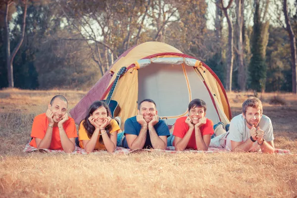 Unga camping — Stockfoto