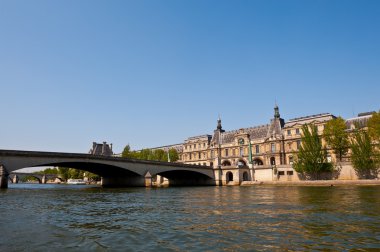 Louvre.