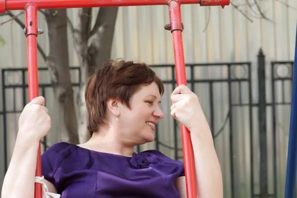 Smiling woman on swing — Stock Photo, Image