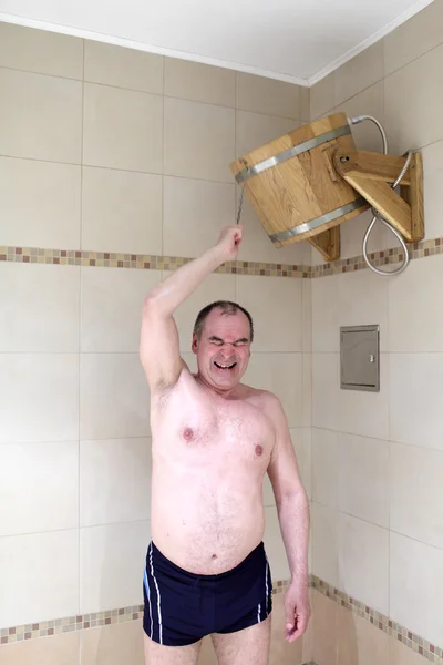 Man turns tub — Stock Photo, Image