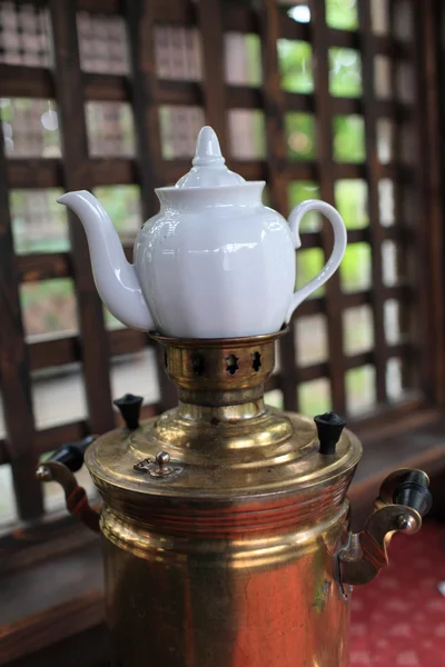 Teapot and samovar — Stock Photo, Image