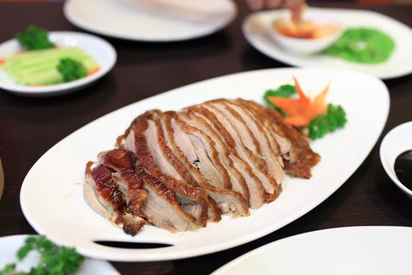 Pekingská kachna na talíři — Stock fotografie