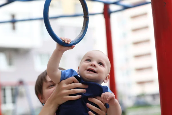 Child playing with rings — Stock Photo, Image
