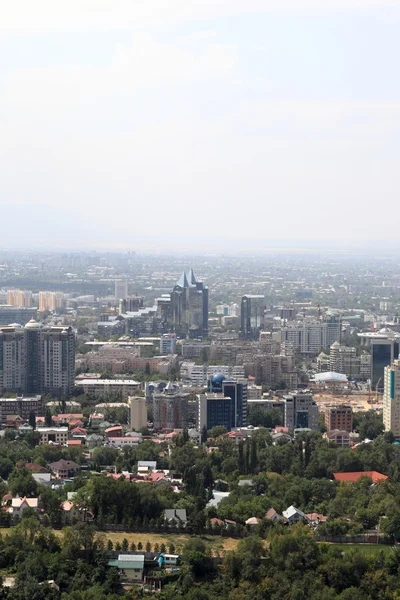Almaty skyline en el día — Foto de Stock