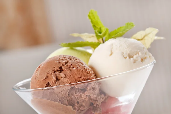 Scoops of ice cream — Stock Photo, Image