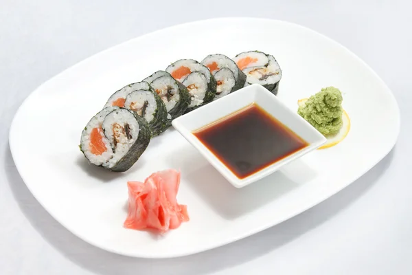 Sushi con salsa di soia — Foto Stock