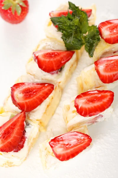 Sweet rolls with strawberry — Stock Photo, Image