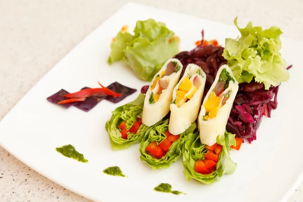 イカの夏サラダletní salát s kalamáry — Stock fotografie