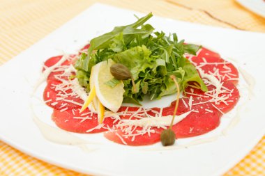 et carpaccio parmesan peyniri ile