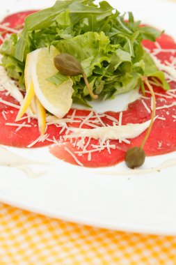 et carpaccio parmesan peyniri ile