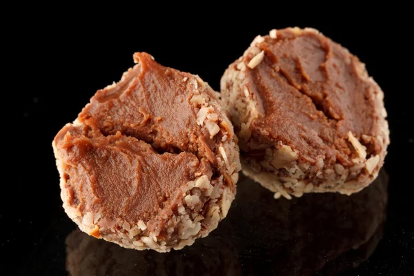 Cokelat truffle dengan kacang — Stok Foto