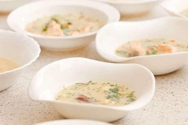 Сливочный суп с лососем — стоковое фото