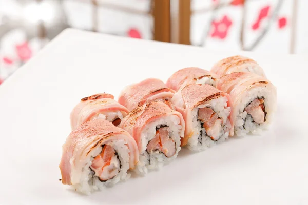 Sushi mit Garnelen und Speck — Stockfoto