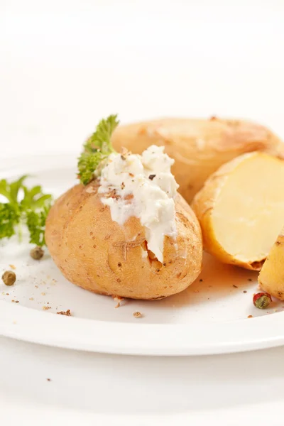 Patata al forno ripiena di formaggio morbido — Foto Stock