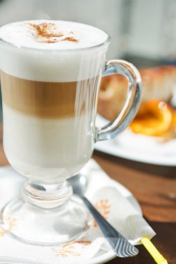 katmanlı cappuccino