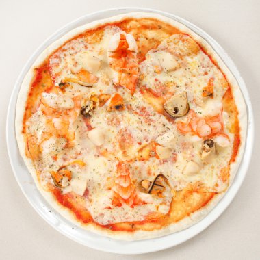 Deniz ürünleri pizza