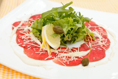 et carpaccio parmesan peyniri ile