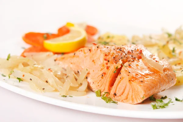 Salmon fillet with potatoes — Stock Photo, Image