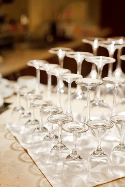 Veel wijn glazen — Stockfoto