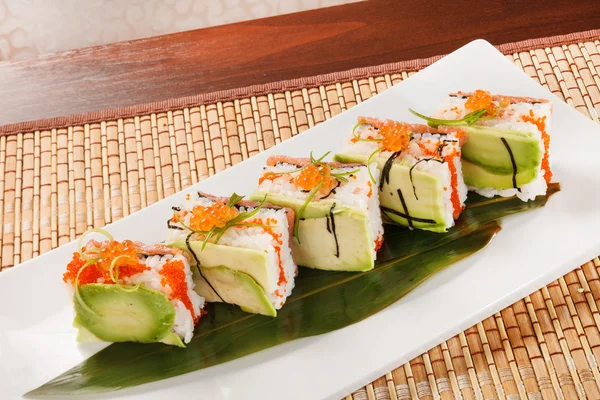 Chutné sushi s avokádem — Stock fotografie