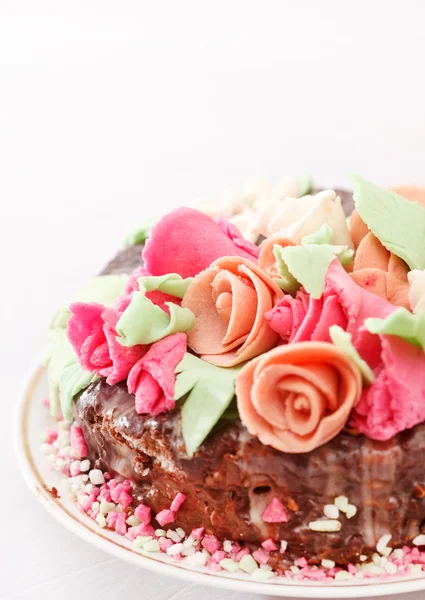 Smakelijke cake met rozen — Stockfoto