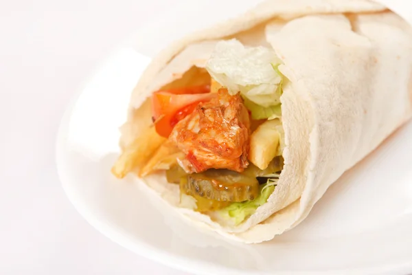 Tortilla z mięsem i warzywami — Zdjęcie stockowe