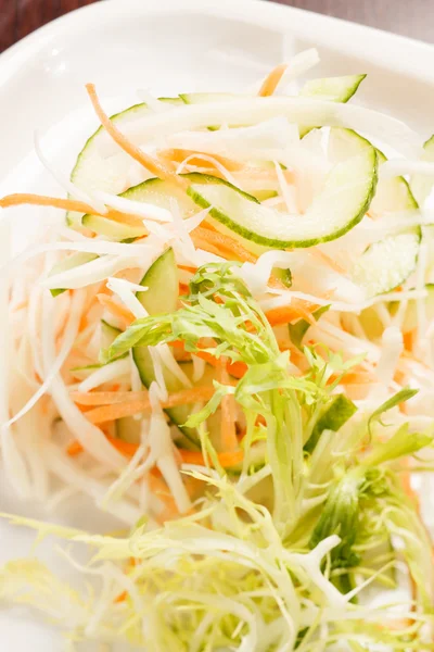 Krautsalat mit geschreddertem Kohl — Stockfoto