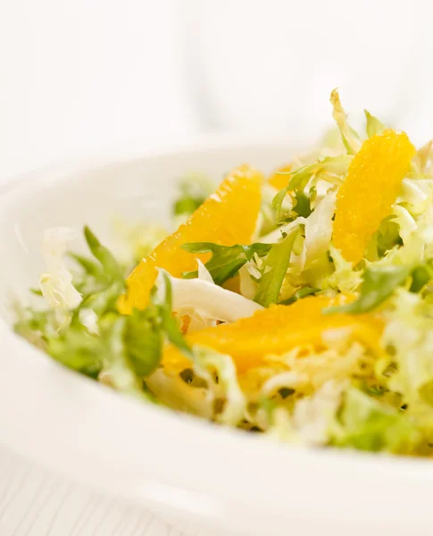 Salada com laranja — Fotografia de Stock