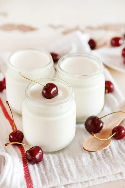 Yoghurt with cherry — Stock Photo, Image