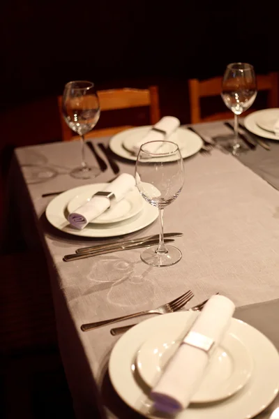 Tische zum Essen gedeckt — Stockfoto
