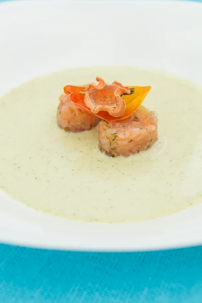Sopa de crema con salmón —  Fotos de Stock