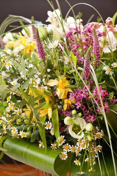 Bouquet af farverige blomster - Stock-foto