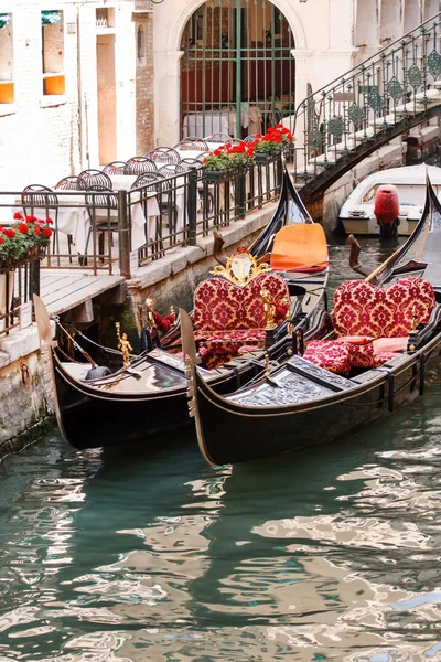 Гондоли у Венеції — стокове фото