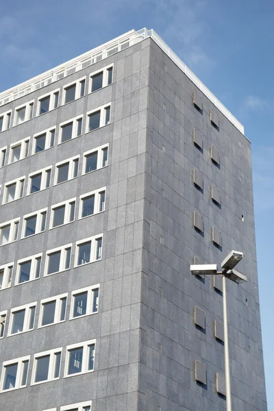 Moderne kontorbygning og himmel - Stock-foto